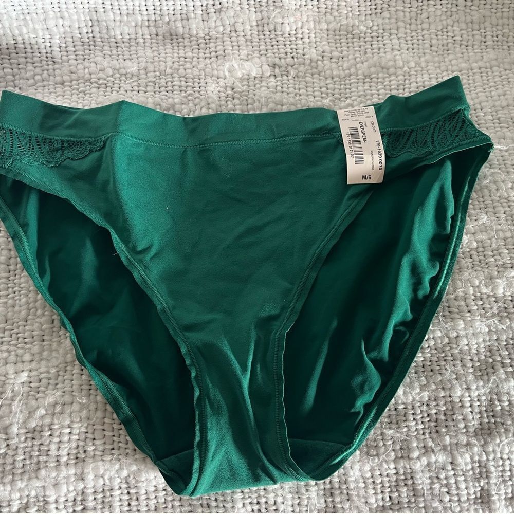 NWT✨JCpenny✨M(6)✨Emerald Green Bikini Bottom with Lace Detail✨ambrielle